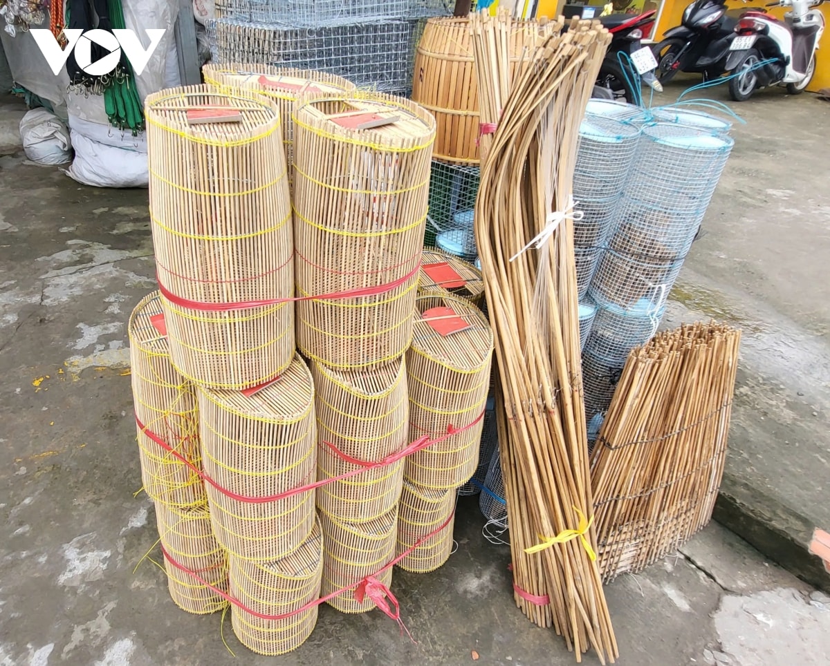 lang dan luoi thom rom nhon nhip khi mua nuoc noi ve hinh anh 5
