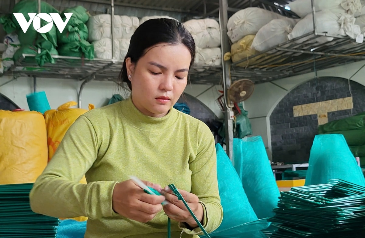 lang dan luoi thom rom nhon nhip khi mua nuoc noi ve hinh anh 8