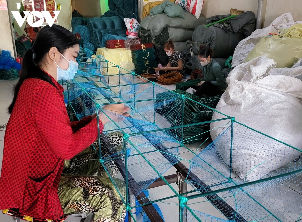 lang dan luoi thom rom nhon nhip khi mua nuoc noi ve hinh anh 7