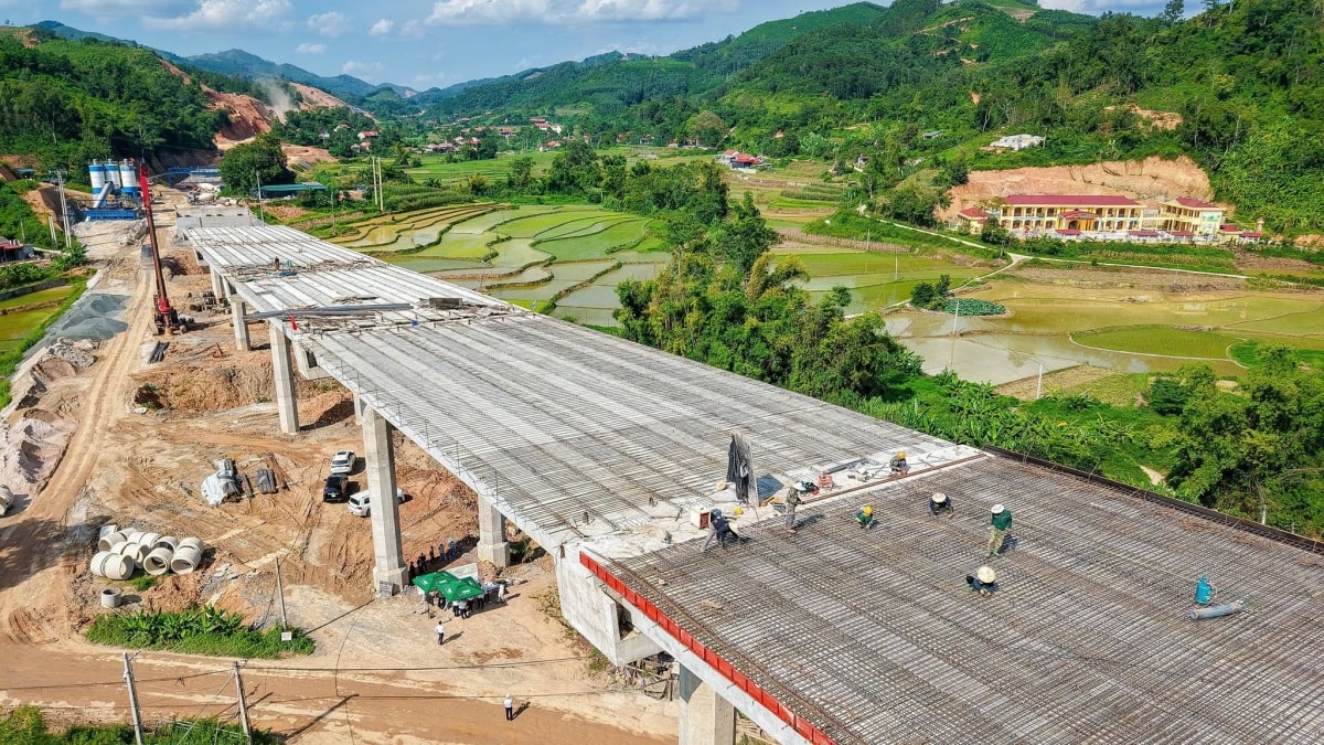 phải vượt mục tiêu 3.000 km cao tốc và 1.700 km đường ven biển trong năm 2025 hình ảnh 1 phai vuot muc tieu 3.000 km cao toc va 1.700 km duong ven bien trong nam 2025 hinh anh 1