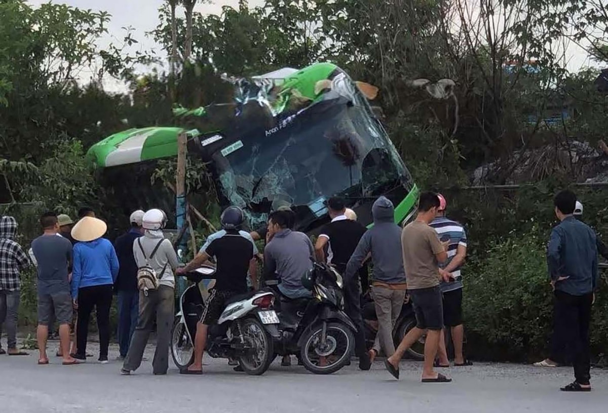 tai nan lien hoan giua 4 o to tren cao toc ha noi - ninh binh, nhieu nguoi bi thuong hinh anh 7
