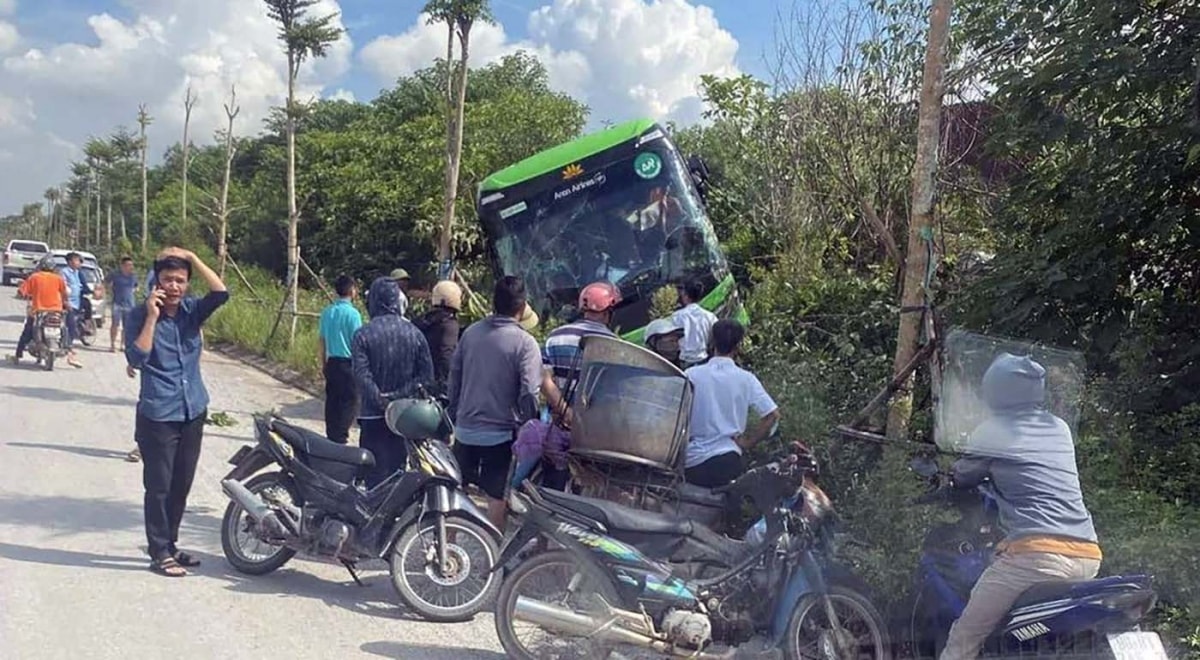 tai nan lien hoan giua 4 o to tren cao toc ha noi - ninh binh, nhieu nguoi bi thuong hinh anh 4