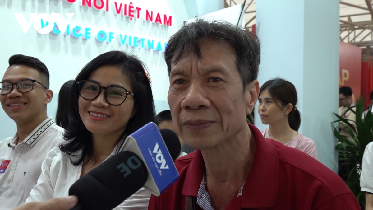 xep hang tham quan gian trung bay vov truoc gio be mac trien lam a80 hinh anh 7