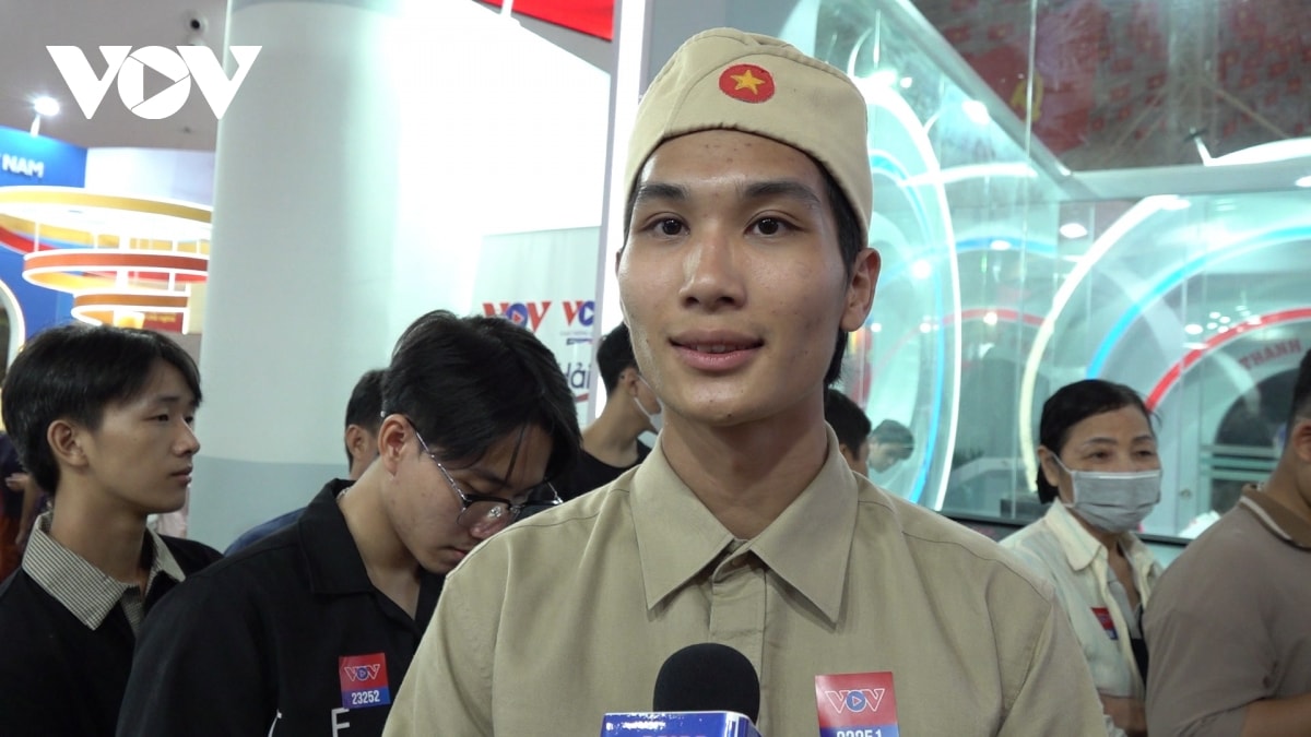 xep hang tham quan gian trung bay vov truoc gio be mac trien lam a80 hinh anh 8