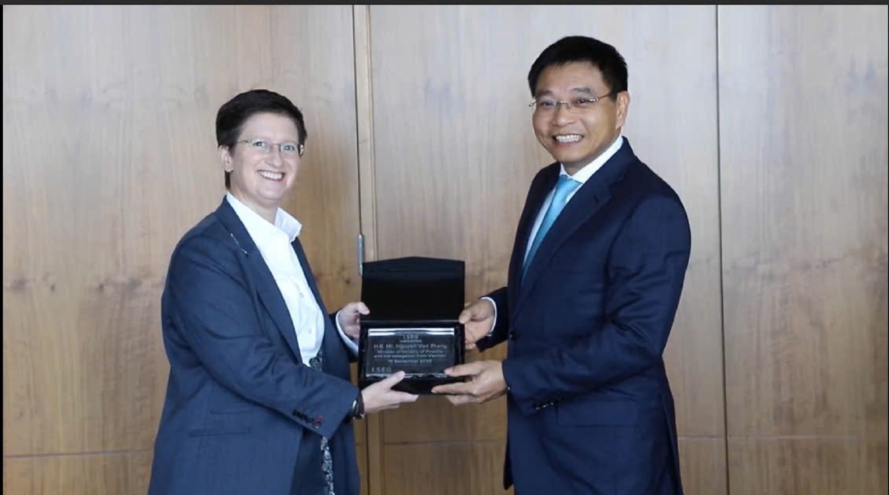 Bộ trưởng Nguyễn Văn Thắng làm việc với Sở Giao dịch chứng khoán London và FTSE Russell.