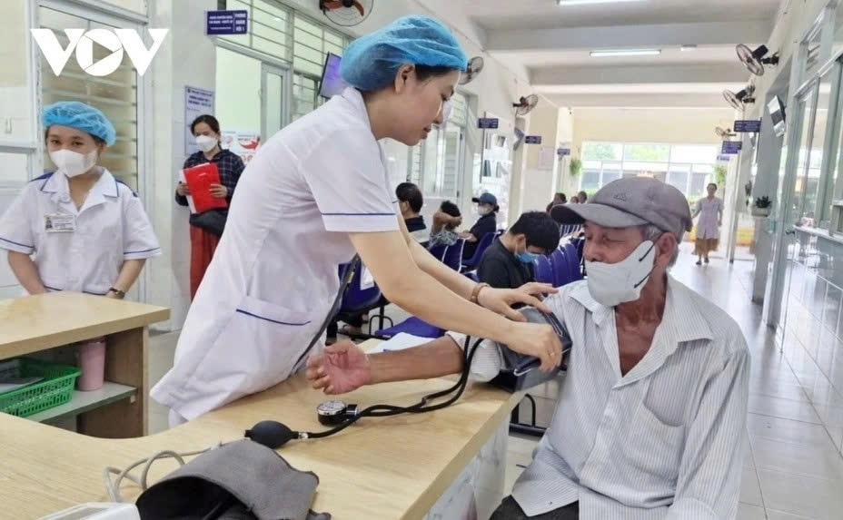 miễn viện phí toàn dân, bhyt vẫn là trụ cột chính hình ảnh 2 mien vien phi toan dan, bhyt van la tru cot chinh hinh anh 2