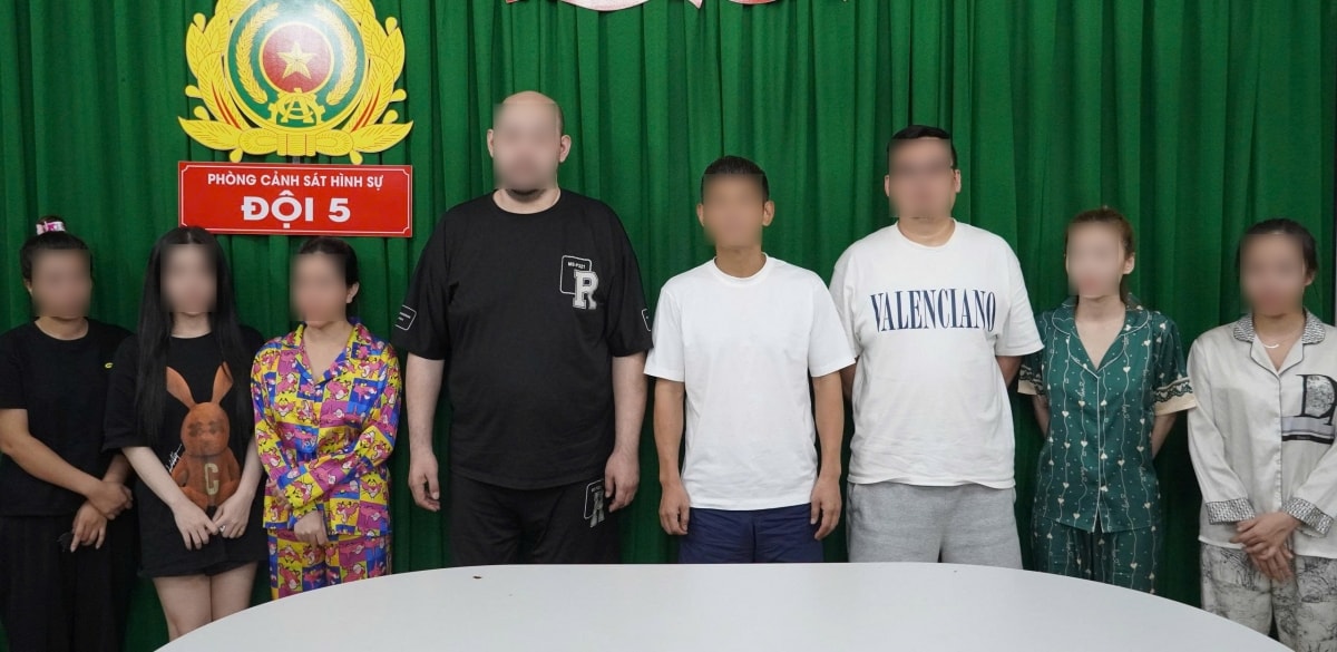 khoi to chu nha hang ktv richy 7 ve toi buon ban hang cam hinh anh 1