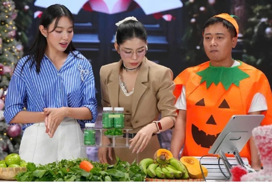 Hoa hậu Thuỳ Tiên, Hằng Du Mục, Quang Linh Vlogs trong một clip quảng cáo kẹo Kera.