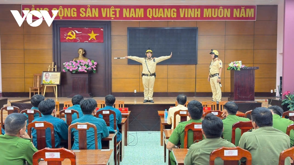 công an xã, phường ở tp.hcm tham gia điều tiết, giảm ùn tắc giao thông hình ảnh 2 cong an xa, phuong o tp.hcm tham gia dieu tiet, giam un tac giao thong hinh anh 2