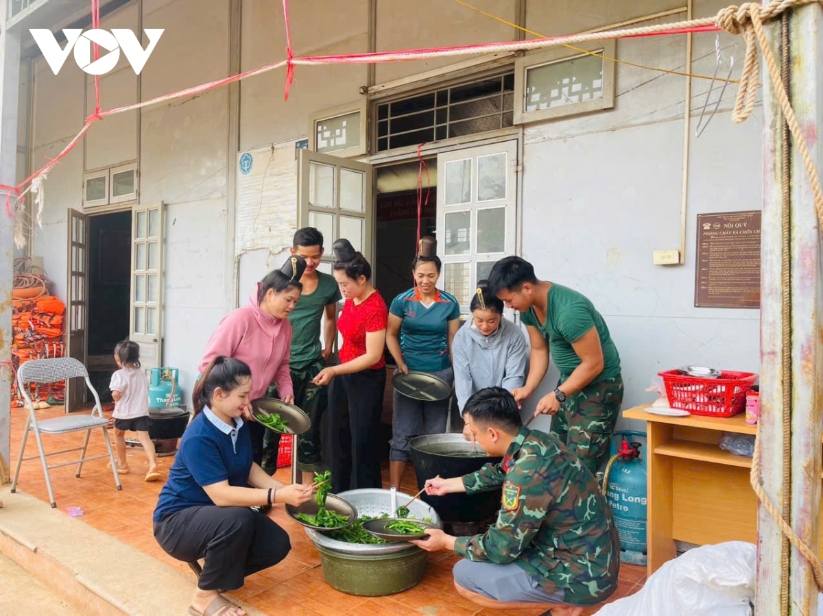 bo doi dung nha, giup dan xay cuoc song moi tren vung dat lu son la hinh anh 14