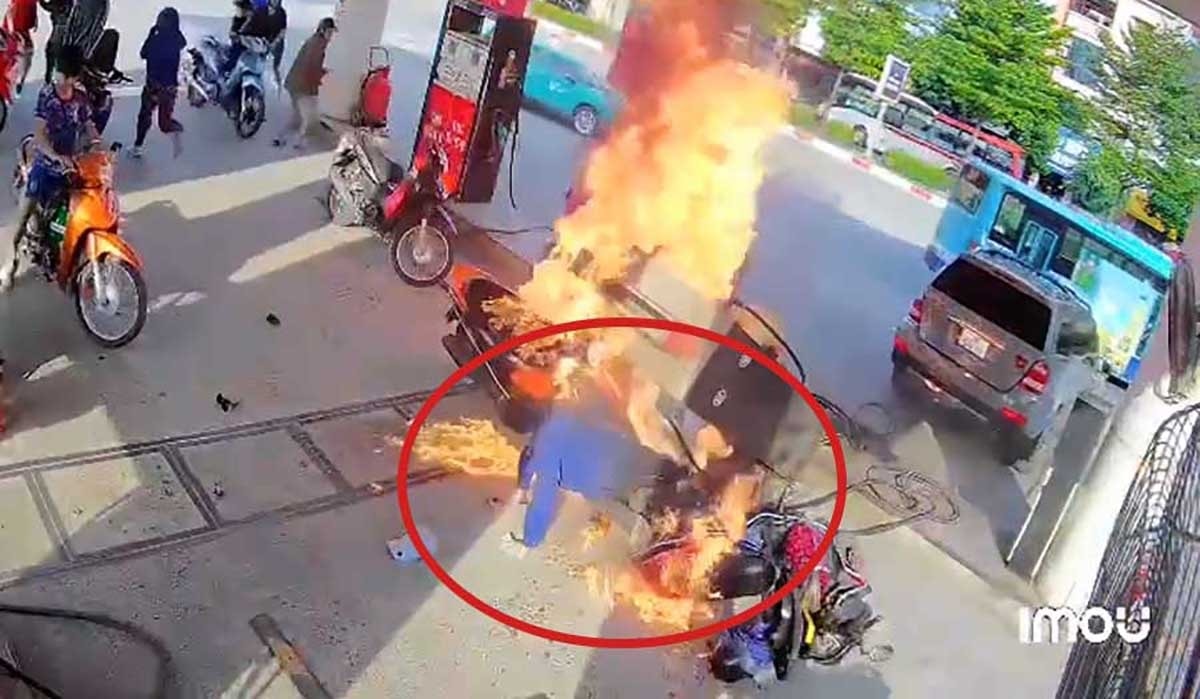 O to mercedes ro ga huc do tru bom, gay chay du doi cay xang tai ha noi hinh anh 1