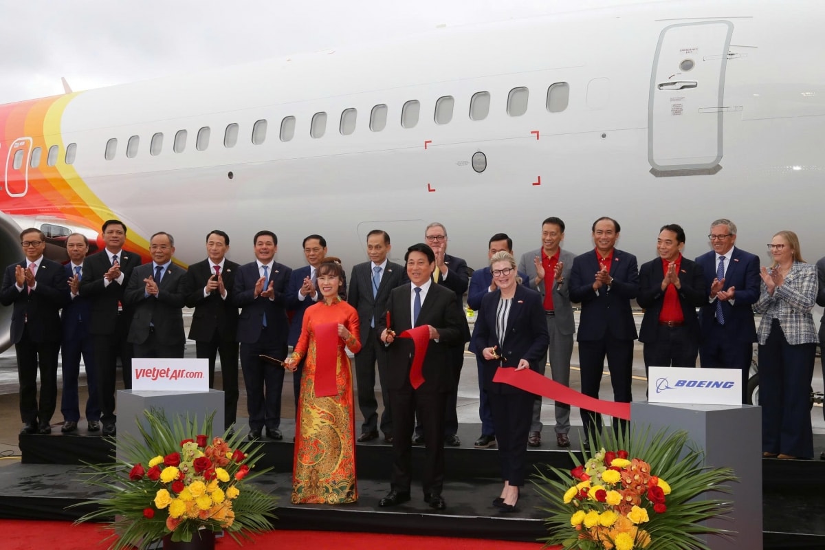 chu tich nuoc du le ban giao may bay boeing 737-8 dau tien cho vietjet hinh anh 3