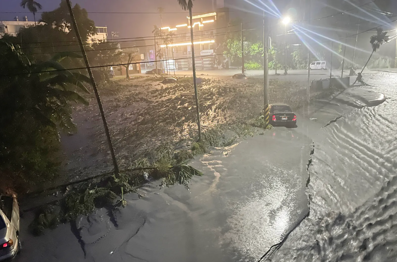 Chính quyền Hong Kong đưa ra cảnh báo về mực nước biển dâng cao và cho biết chúng có thể tương tự như những gì xảy ra trong cơn bão Hato vào năm 2017 và bão Mangkhut vào năm 2018. Cả hai cơn bão này đều gây thiệt hại hàng tỷ USD. (Ảnh: Getty)