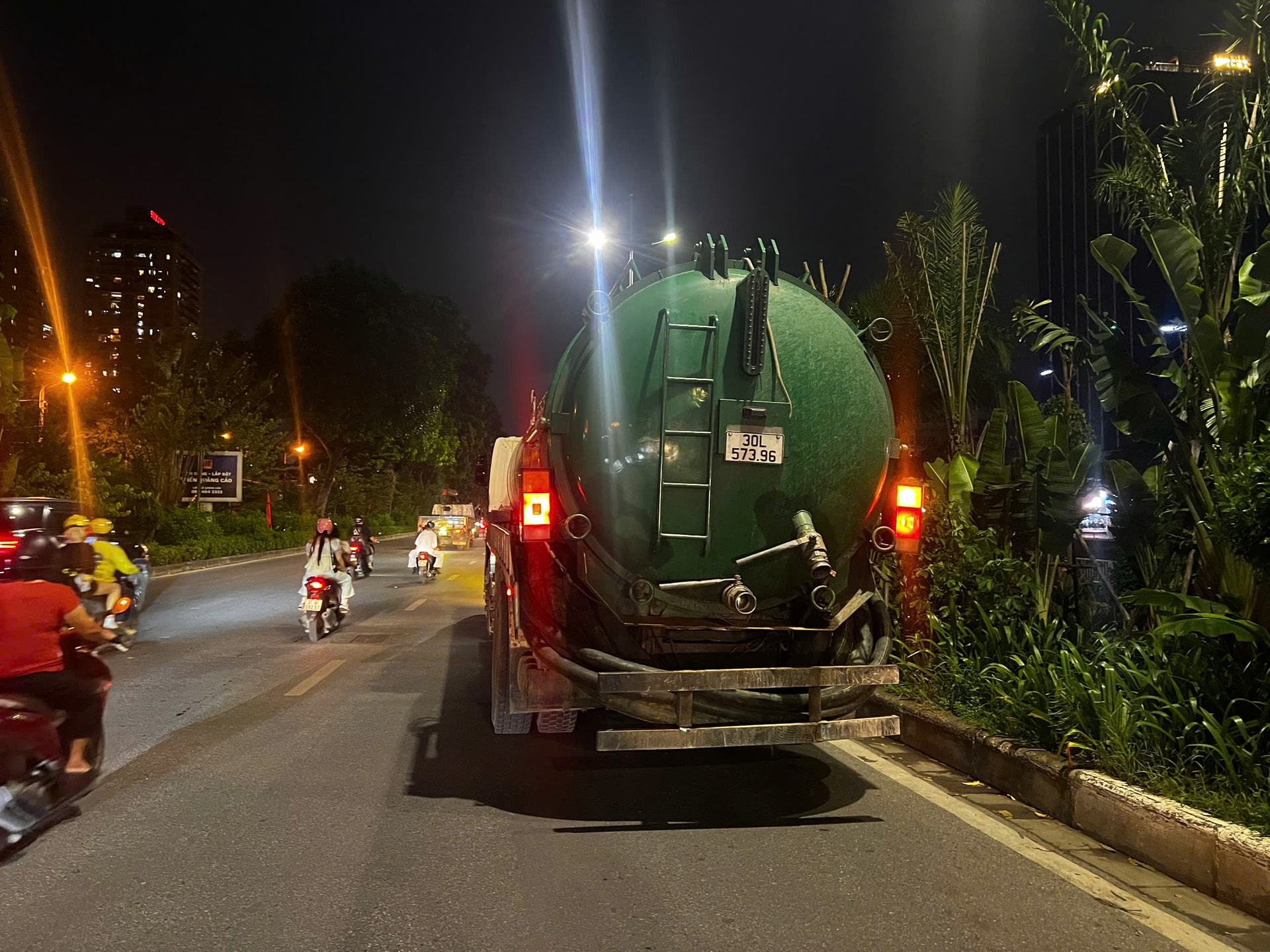 Chiếc xe bồn liên quan vụ việc.