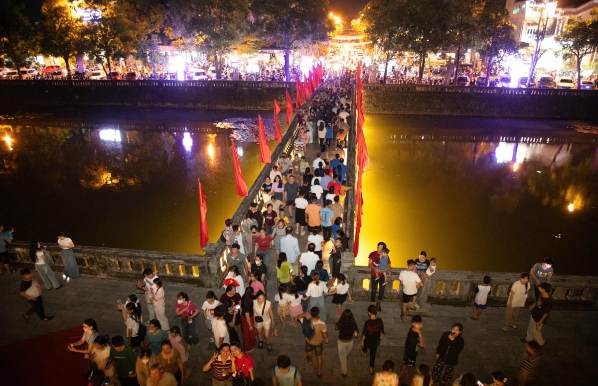 la thu dac biet cua cuu chien binh quang tri gui dao dien mua do hinh anh 2