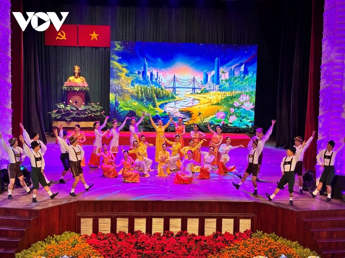 tp.hcm la cau noi quan trong trong hop tac viet nam - Duc hinh anh 1