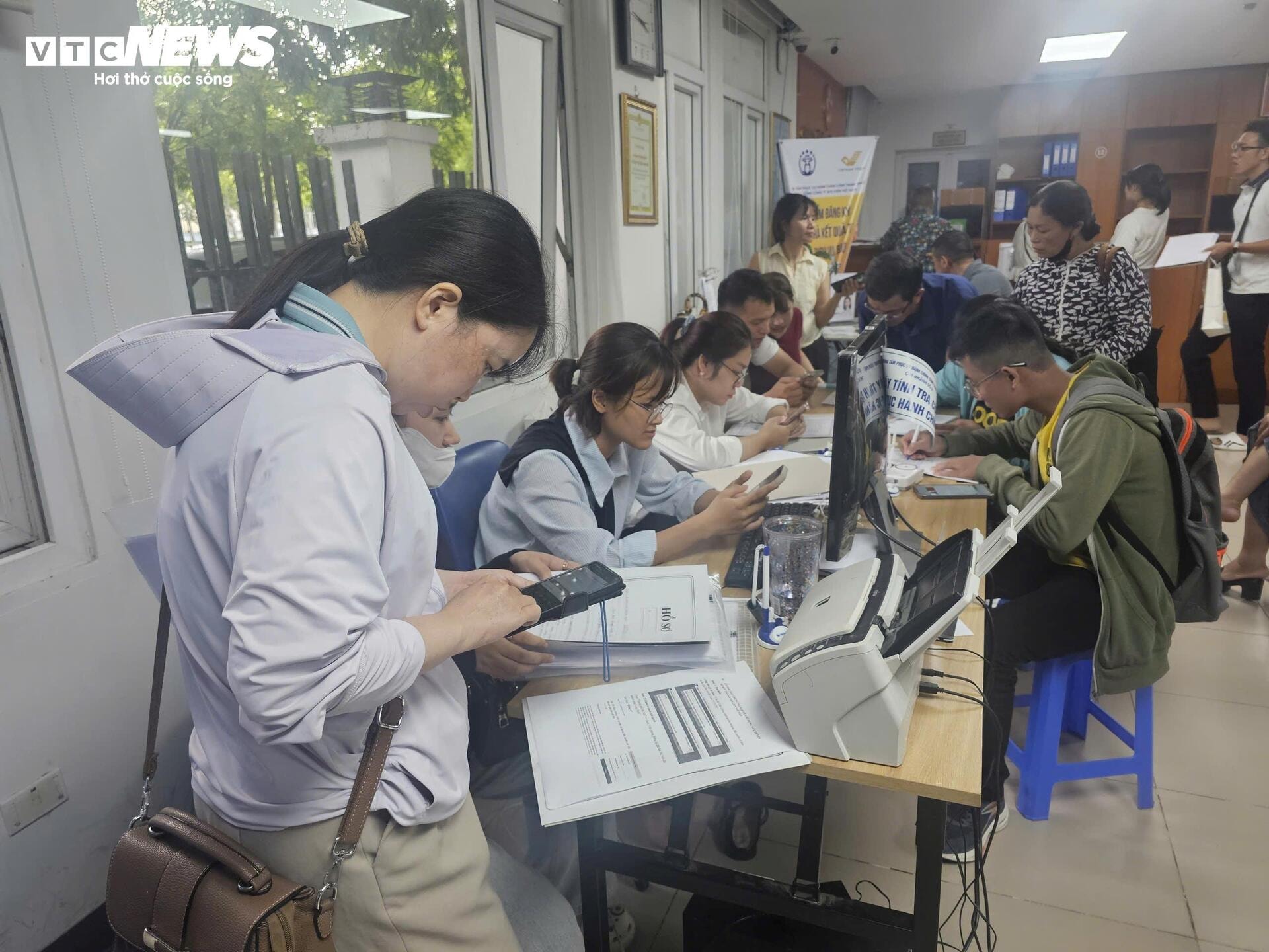 Bị lừa mất tiền, người mua nhà ở xã hội vẫn nghĩ ‘cò’ đã giúp mình - 6