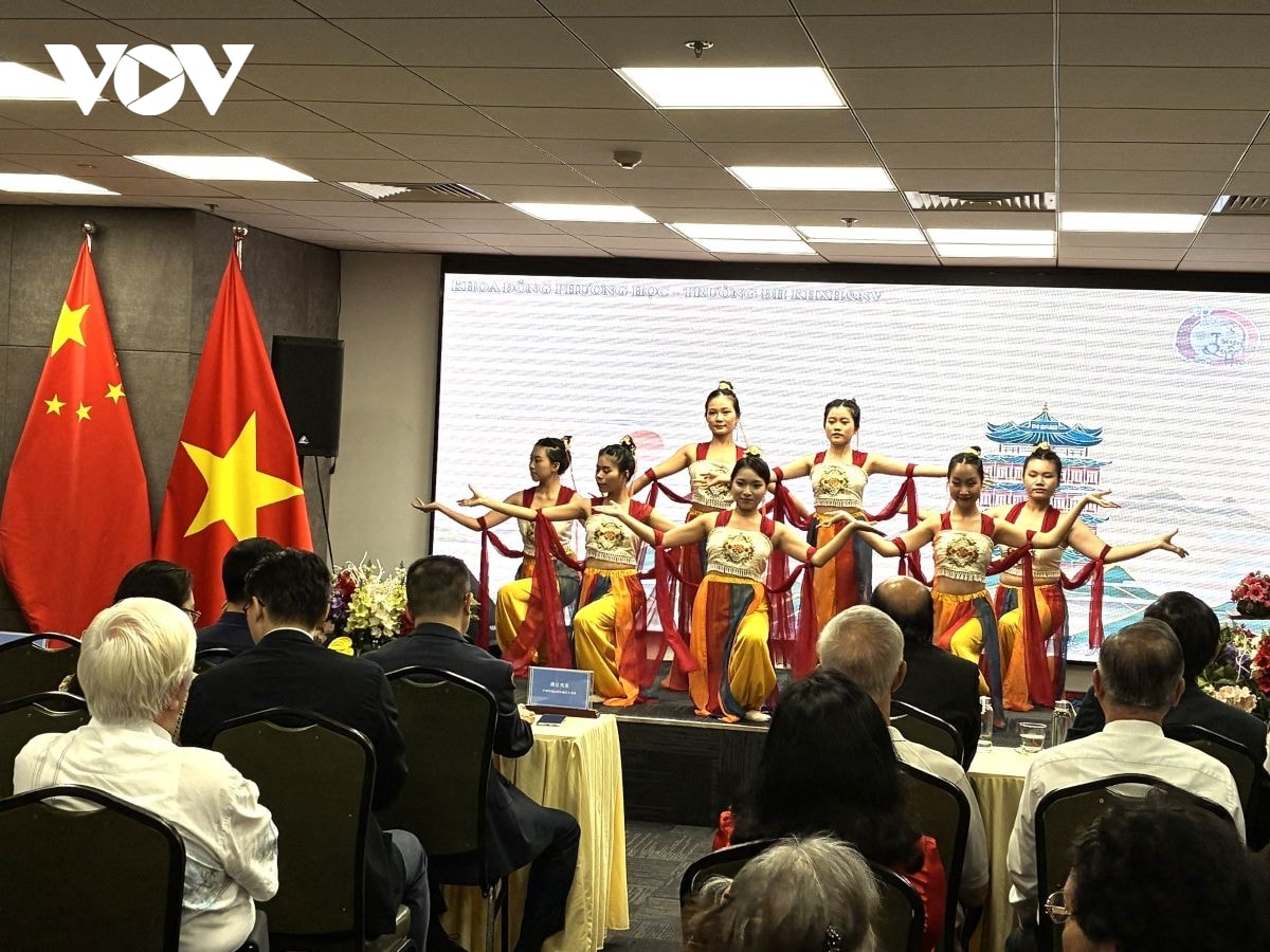 tp.hcm diem sang hop tac kinh te, van hoa viet trung hinh anh 3