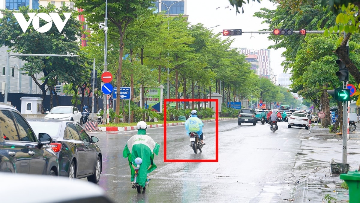 hinh anh bat ngo tren duong pho co lap camera ai xu phat nguoi tai ha noi hinh anh 9