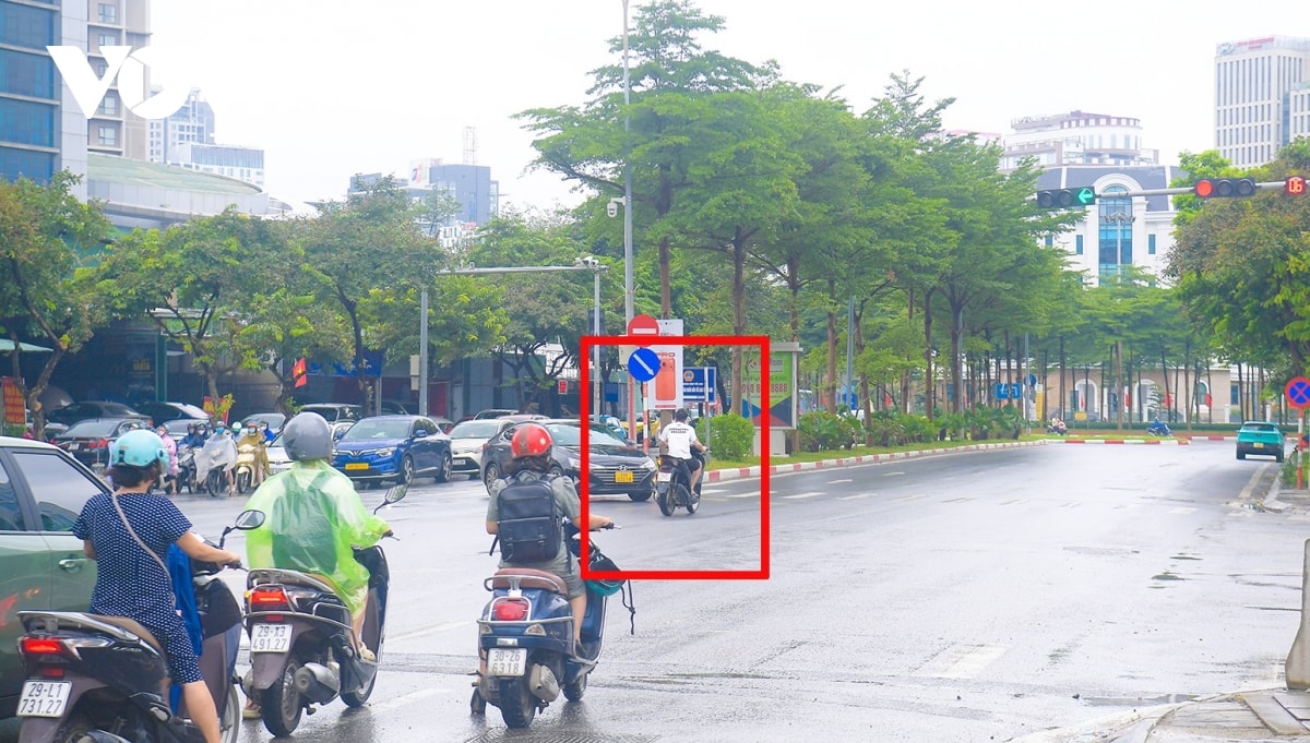hinh anh bat ngo tren duong pho co lap camera ai xu phat nguoi tai ha noi hinh anh 11