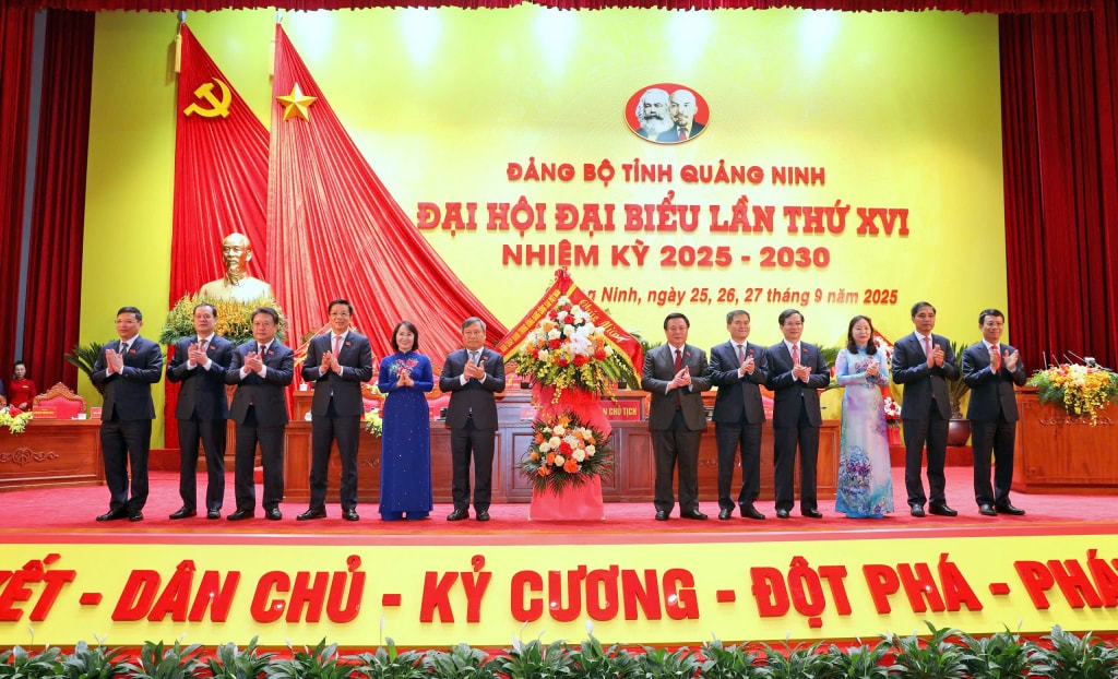 Toàn cảnh Đại hội đại biểu Đảng bộ tỉnh Quảng Ninh lần thứ XVI - 12
