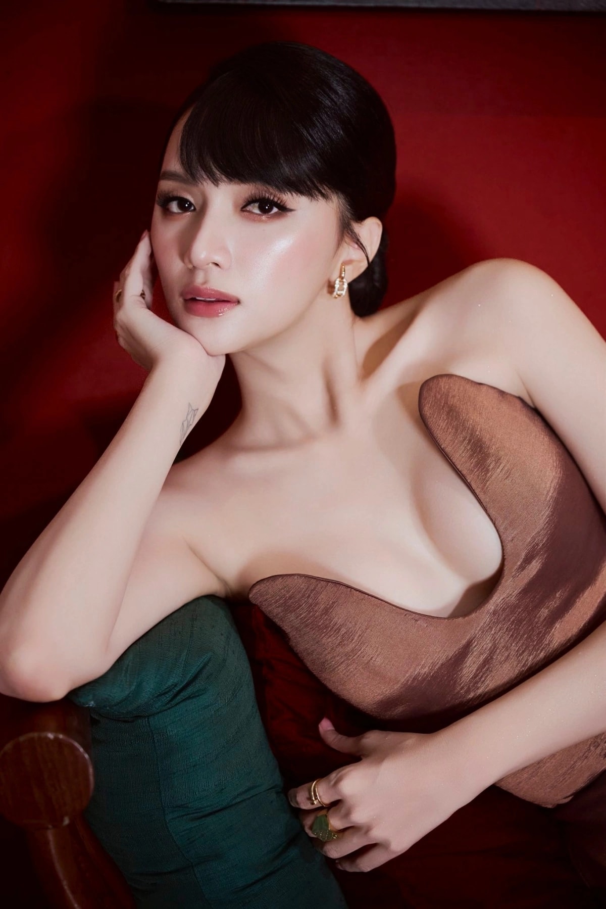 Thông tin này nhanh chóng thu hút sự quan tâm của khán giả trong nước và quốc tế, đồng thời được nhiều chuyên trang sắc đẹp lớn như Sash Factor hay Missosology cập nhật.