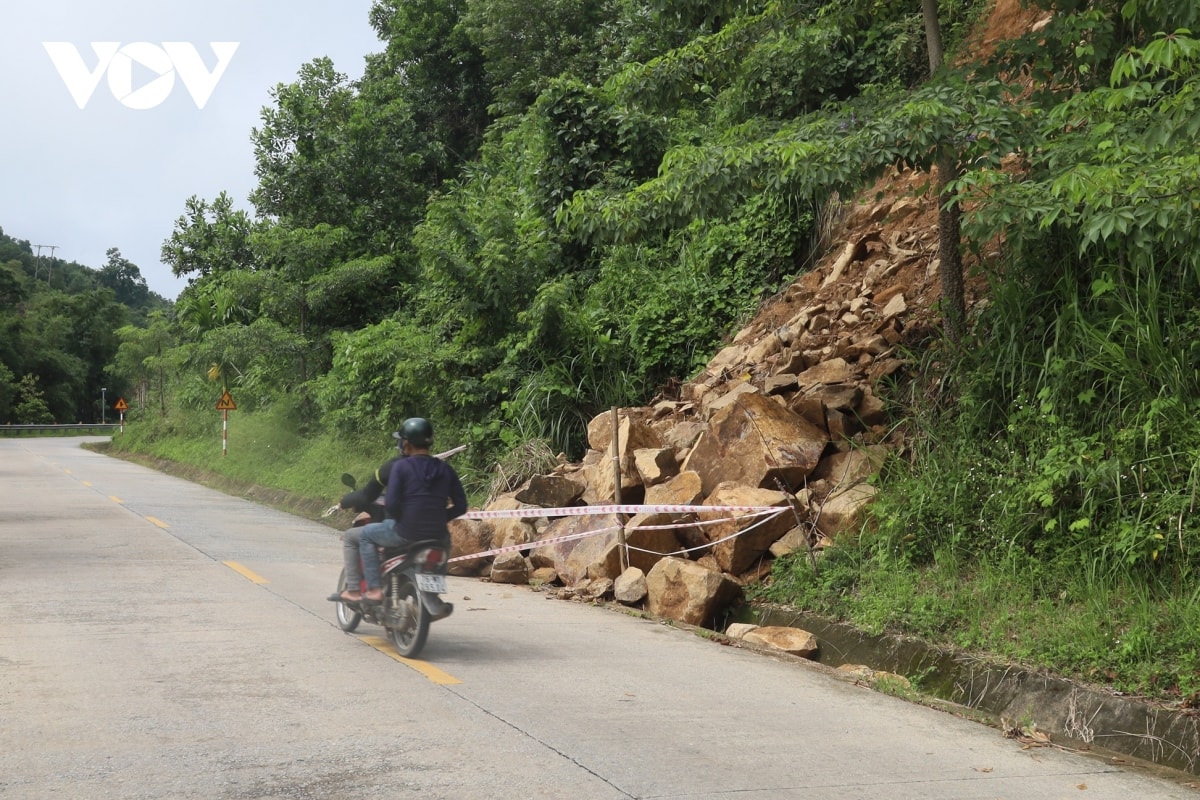 quang ngai cam tau thuyen ra bien hoat dong tu 17 gio hom nay hinh anh 2