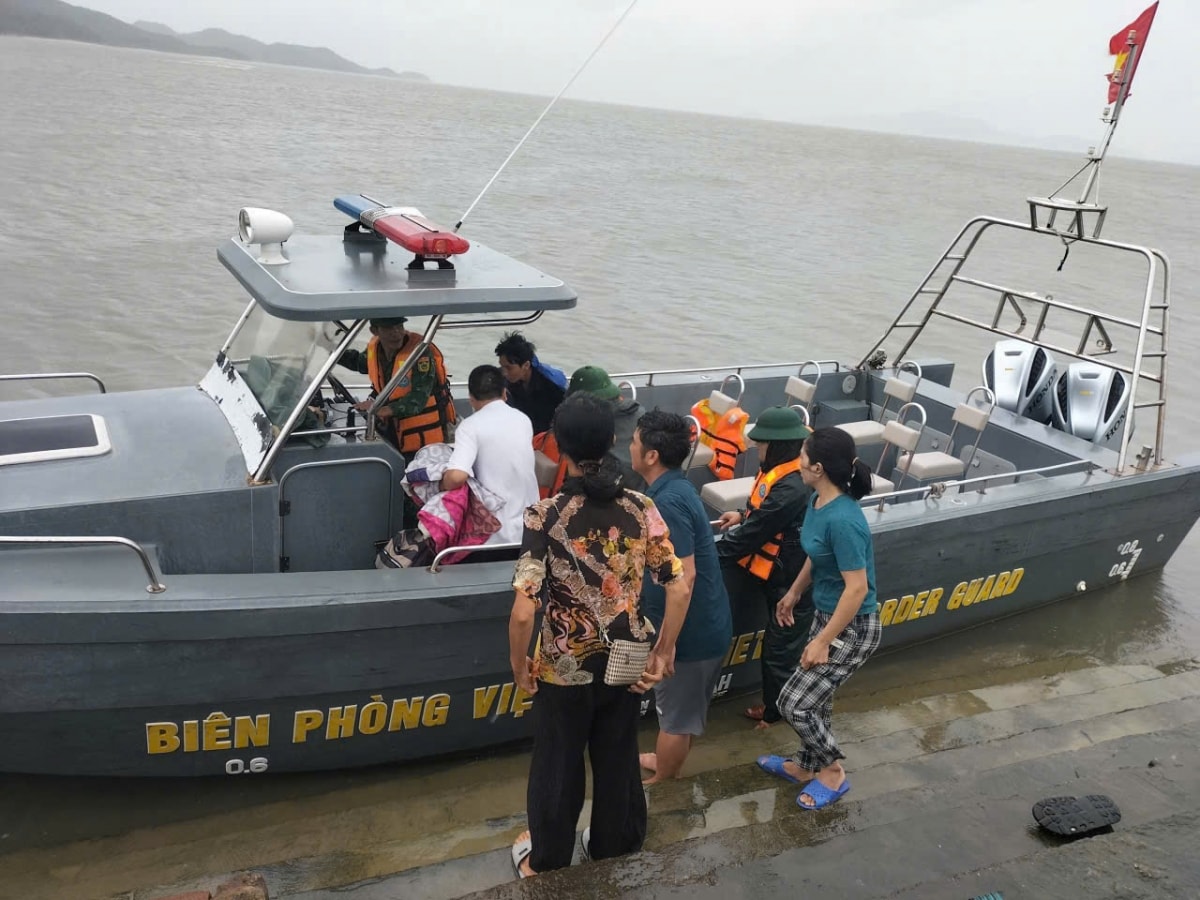 quang ninh cap cuu thanh cong mot benh nhan nguy kich tu dao ve dat lien hinh anh 1