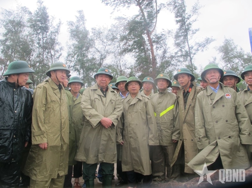 Doan cong tac cua bo quoc phong kiem tra cong tac ung pho bao so 10 hinh anh 1