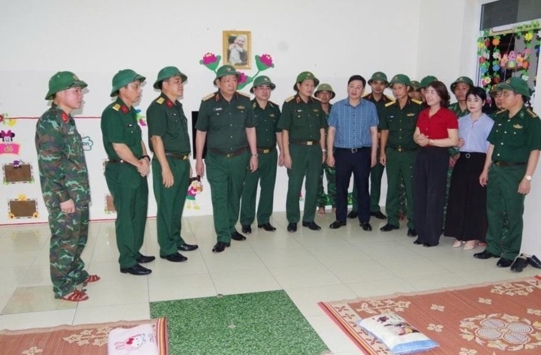 mien trung gap rut so tan dan, bao ve tau thuyen truoc bao so 10 hinh anh 2