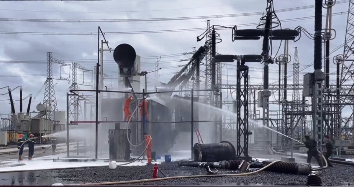 chay lon tai tram bien ap 500kv o ninh binh, cot khoi boc cao hang chuc met hinh anh 2