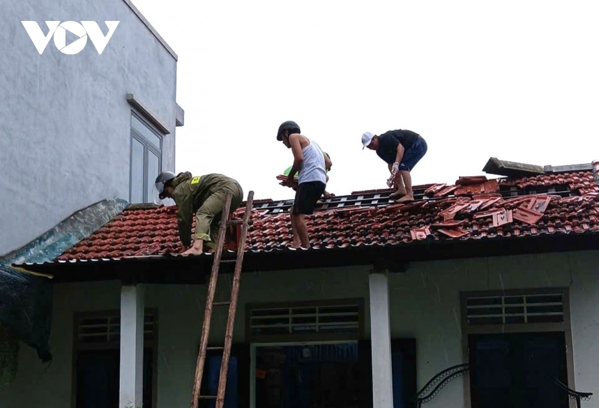 bao so 10 bualoi quet qua quang tri, nhieu nha toc mai, sat lo nghiem trong hinh anh 100