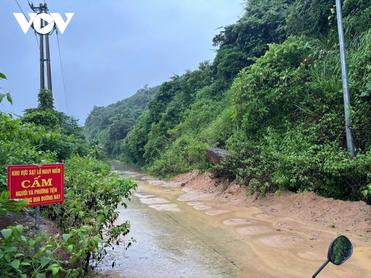 bao so 10 bualoi quet qua quang tri, nhieu nha toc mai, sat lo nghiem trong hinh anh 92