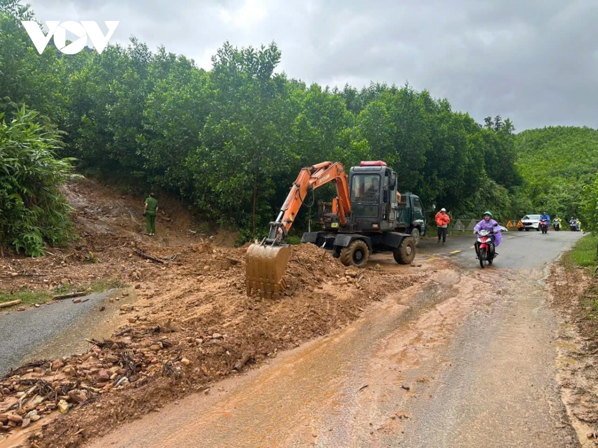 bao so 10 bualoi quet qua quang tri, nhieu nha toc mai, sat lo nghiem trong hinh anh 90