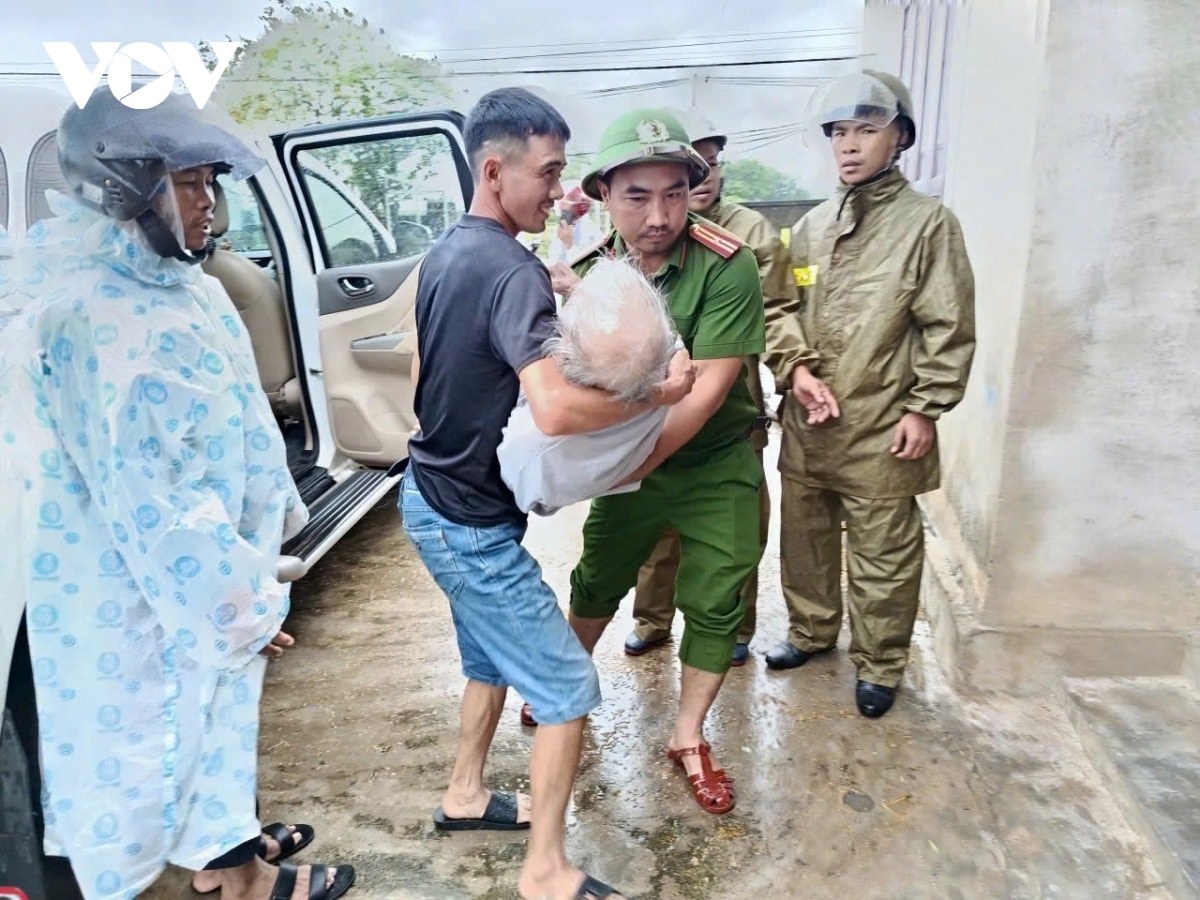 bao so 10 bualoi quet qua quang tri, nhieu nha toc mai, sat lo nghiem trong hinh anh 84