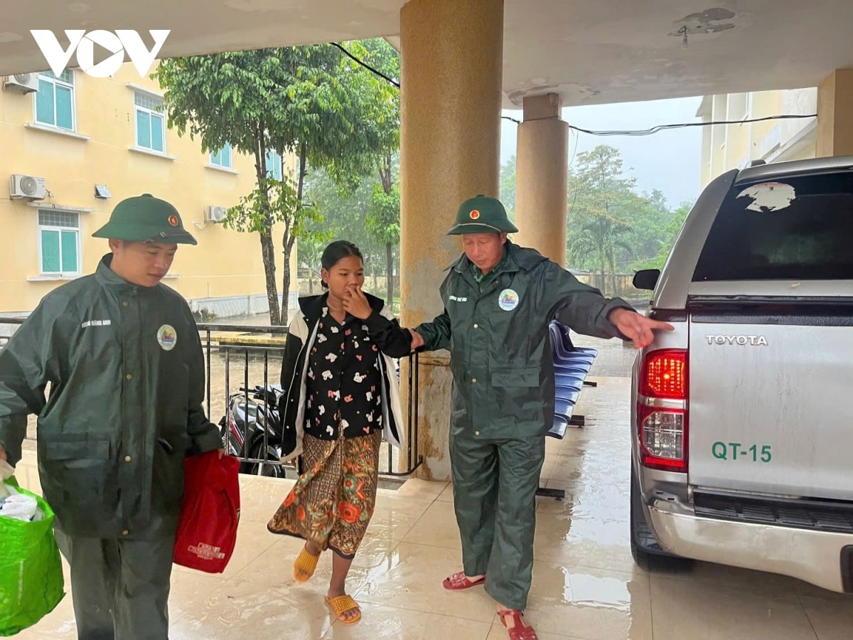 bao so 10 bualoi quet qua quang tri, nhieu nha toc mai, sat lo nghiem trong hinh anh 74