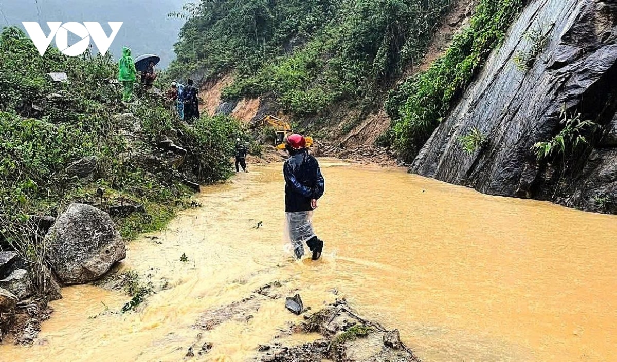 bao so 10 bualoi quet qua quang tri, nhieu nha toc mai, sat lo nghiem trong hinh anh 72