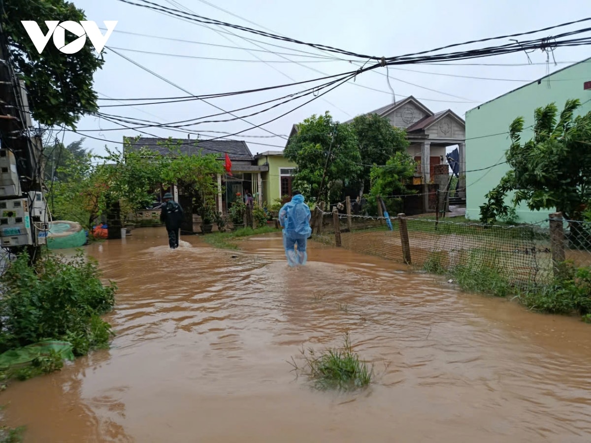 bao so 10 bualoi quet qua quang tri, nhieu nha toc mai, sat lo nghiem trong hinh anh 58