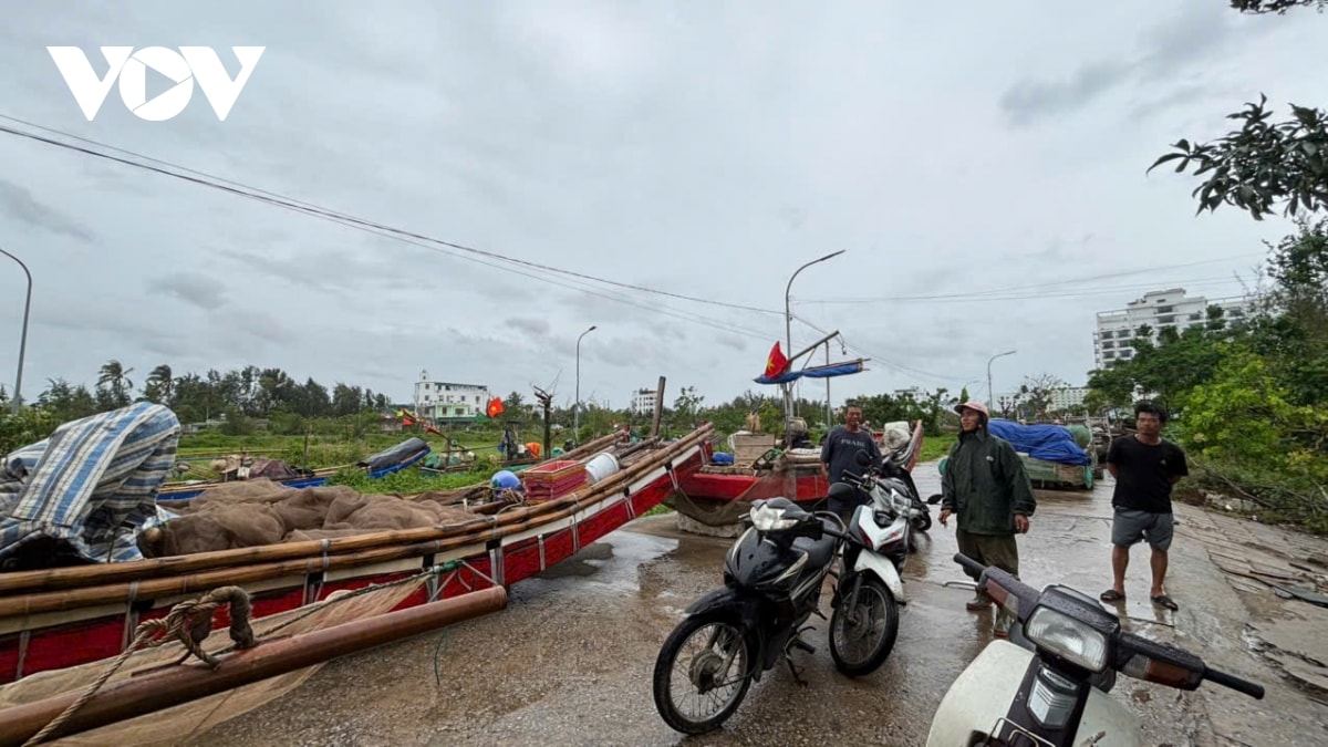bao so 10 bualoi quet qua quang tri, nhieu nha toc mai, sat lo nghiem trong hinh anh 61