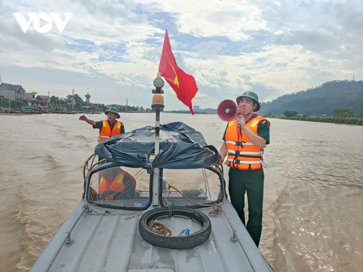 bao so 10 bualoi quet qua quang tri, nhieu nha toc mai, sat lo nghiem trong hinh anh 53