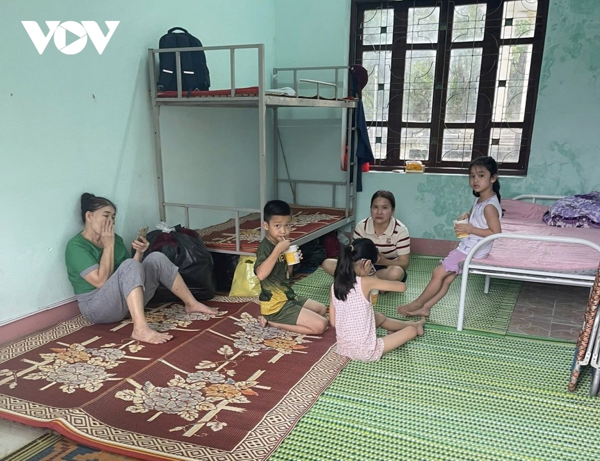 bao so 10 bualoi quet qua quang tri, nhieu nha toc mai, sat lo nghiem trong hinh anh 45