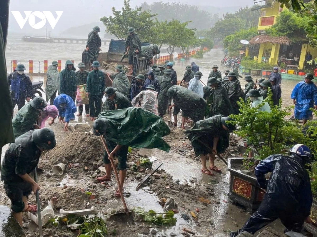 bao so 10 bualoi quet qua quang tri, nhieu nha toc mai, sat lo nghiem trong hinh anh 37