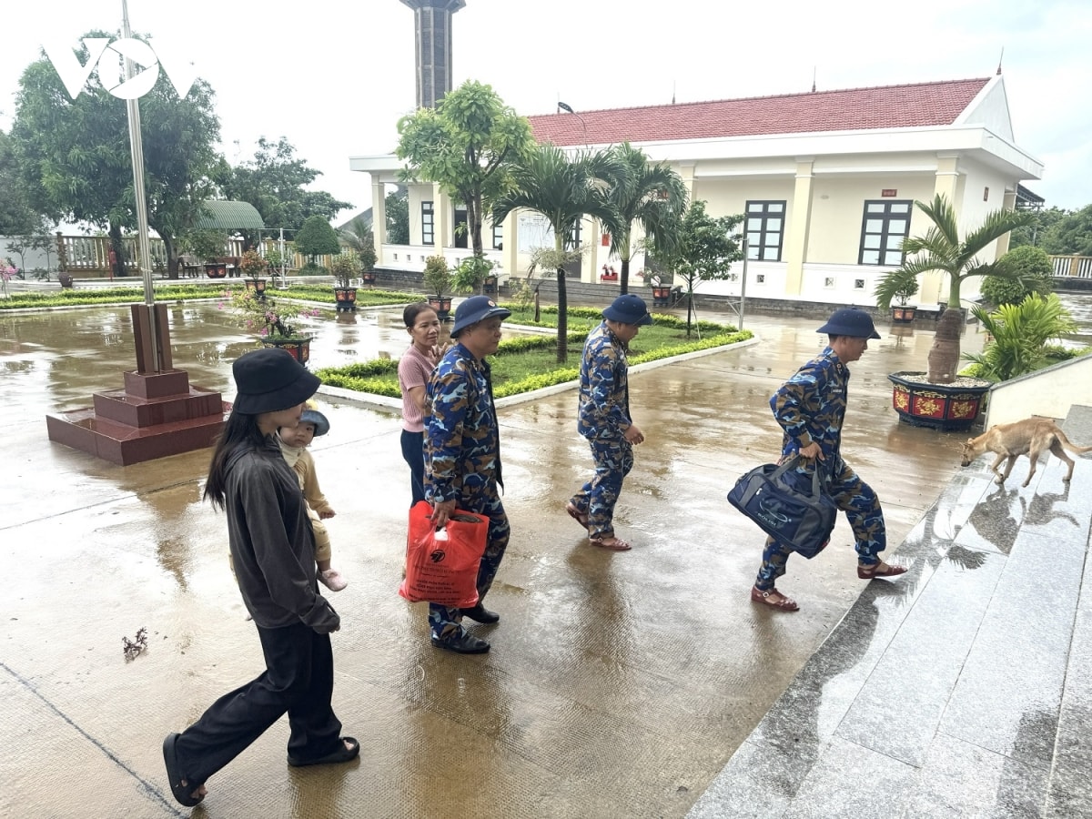 bao so 10 bualoi quet qua quang tri, nhieu nha toc mai, sat lo nghiem trong hinh anh 31