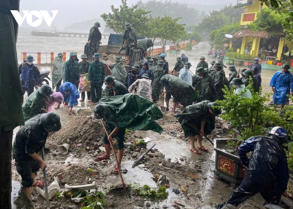 bao so 10 bualoi quet qua quang tri, nhieu nha toc mai, sat lo nghiem trong hinh anh 18