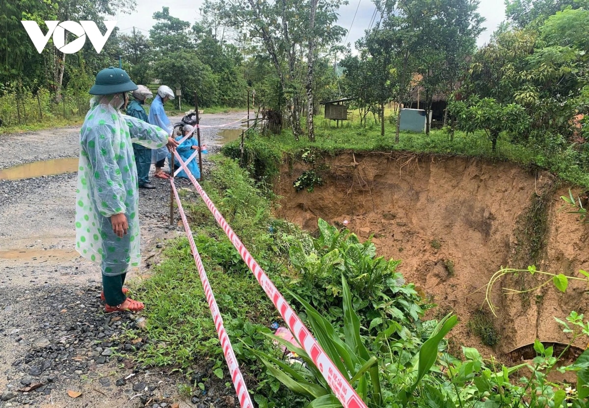 bao so 10 bualoi quet qua quang tri, nhieu nha toc mai, sat lo nghiem trong hinh anh 15