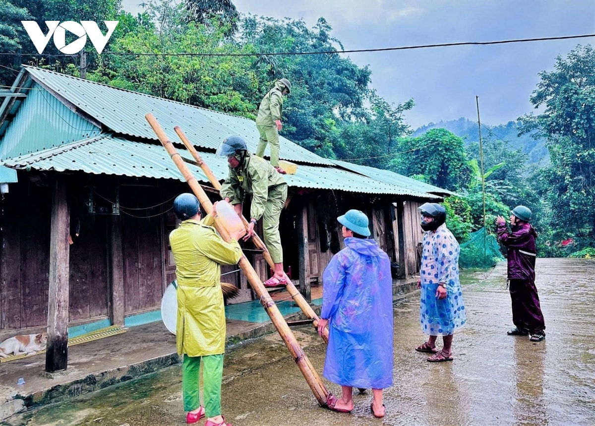 bao so 10 bualoi quet qua quang tri, nhieu nha toc mai, sat lo nghiem trong hinh anh 17