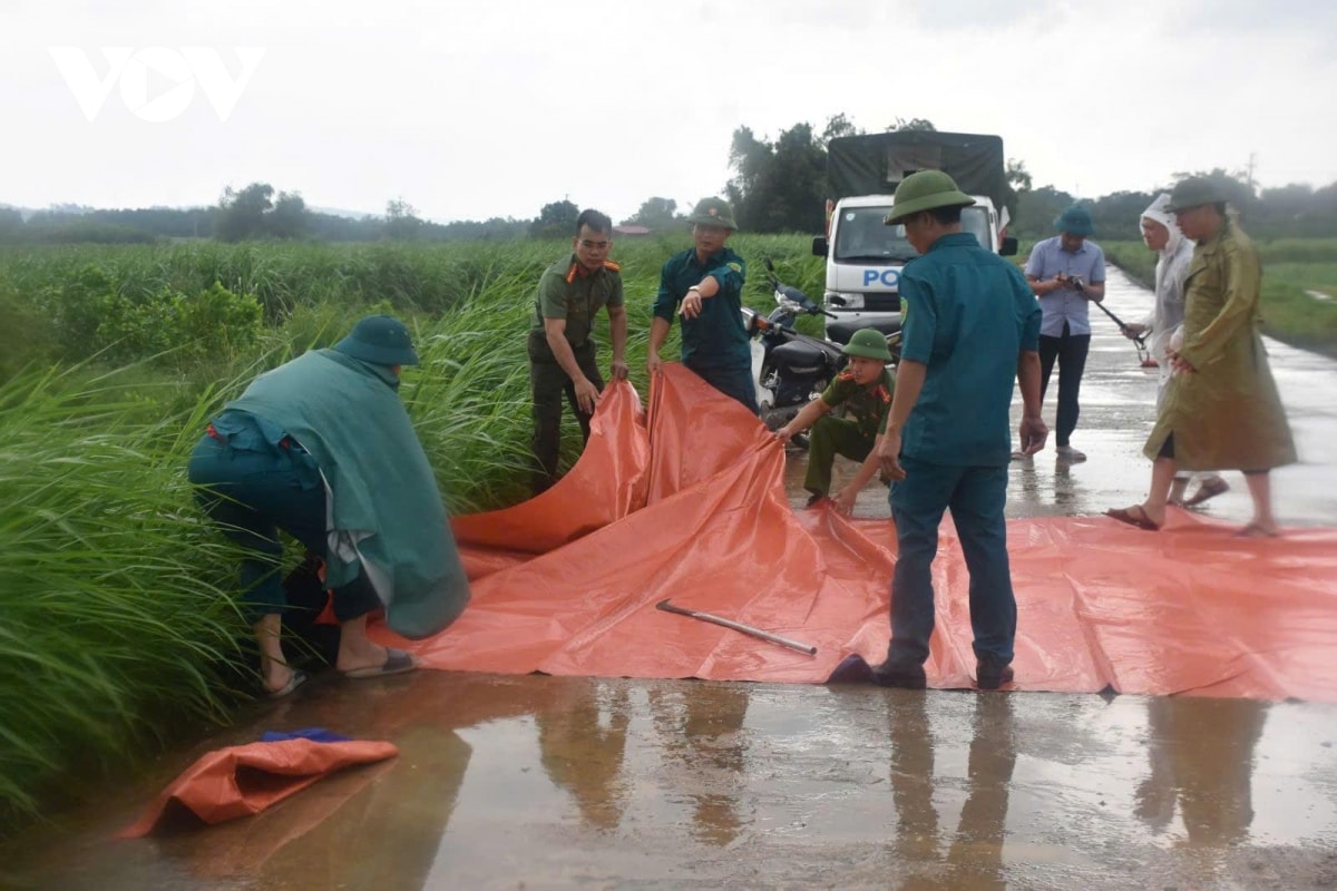 bao so 10 bualoi quet qua quang tri, nhieu nha toc mai, sat lo nghiem trong hinh anh 14