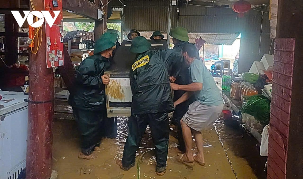 bao so 10 bualoi quet qua quang tri, nhieu nha toc mai, sat lo nghiem trong hinh anh 3