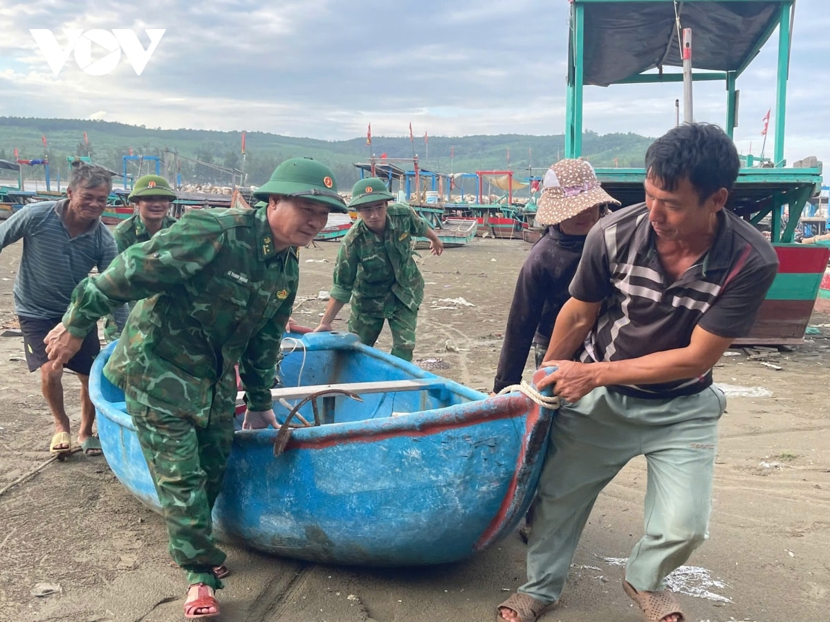 bao so 10 bualoi quet qua quang tri, nhieu nha toc mai, sat lo nghiem trong hinh anh 69