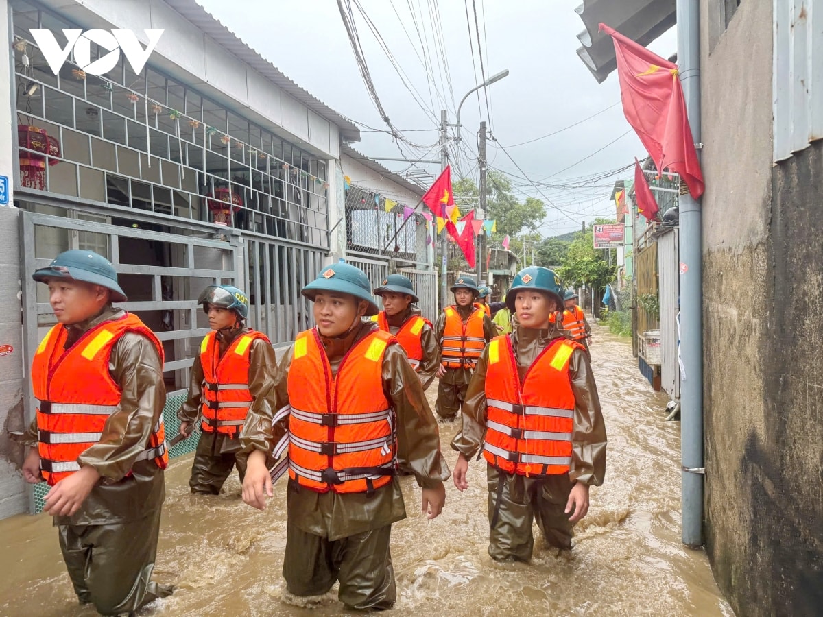Da nang tim kiem nan nhan mat tich, so tan hang nghin dan vung nui hinh anh 6